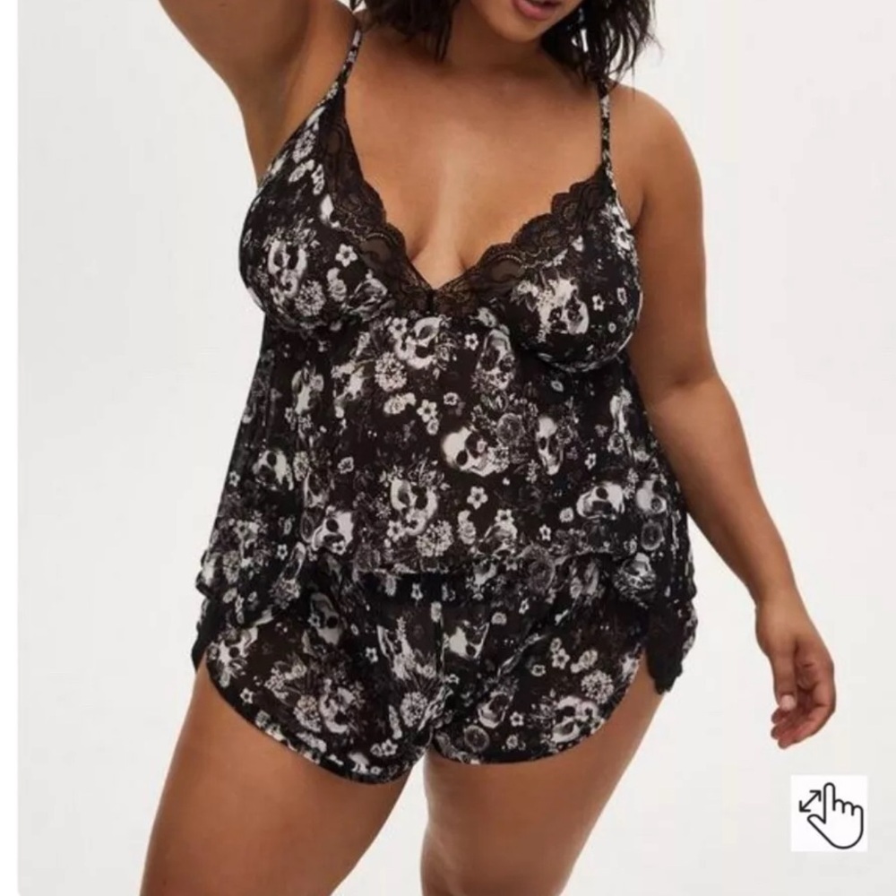 Set! Torrid Chiffon & Lace Trim Skull Floral Sheer set.